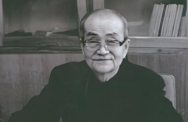 1978年7月，胡乔木提出一个在当时看来石破天惊的观点，即：“社会主义制度不能自