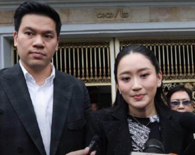 76岁泰国前泰国总理他信，在监狱清扫下水道，没有享受到特权。他的两个女儿萍通塔