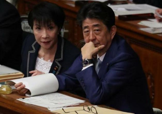 高市想吓住中国，却替中国按响了历史警报！日本也是没想到，高市的“愚蠢”居然帮中国