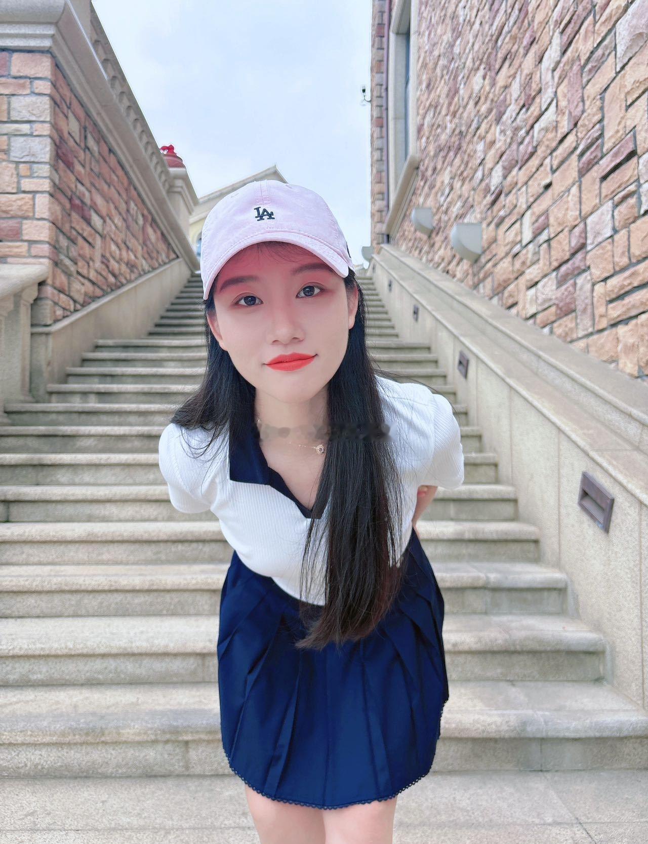 出生年月：1994体重：50KG身高：160cm学历: 本科职业: 设计