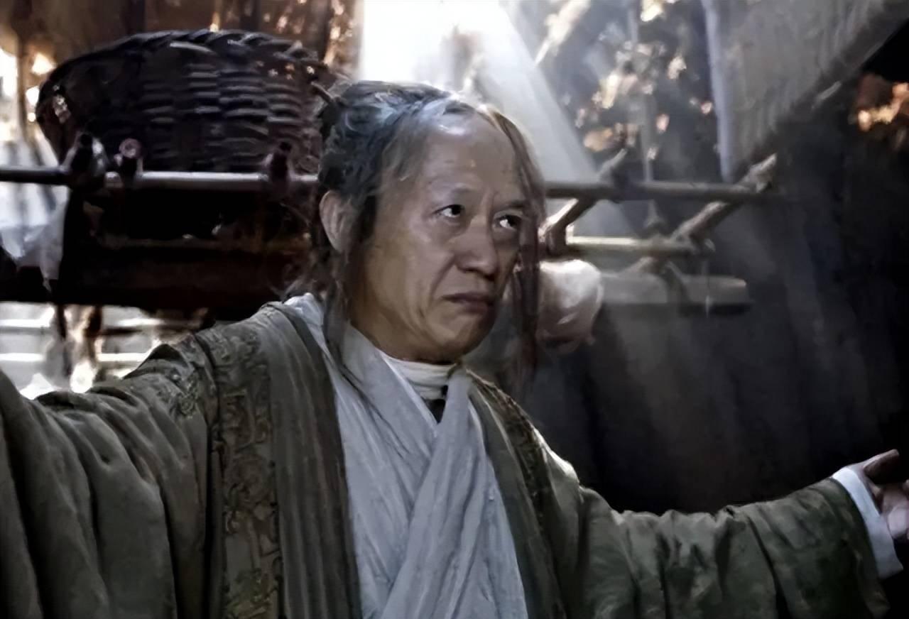 权倾朝野的九千岁魏忠贤，每晚睡觉，必须有49个不满20岁的宫女站在床边。你