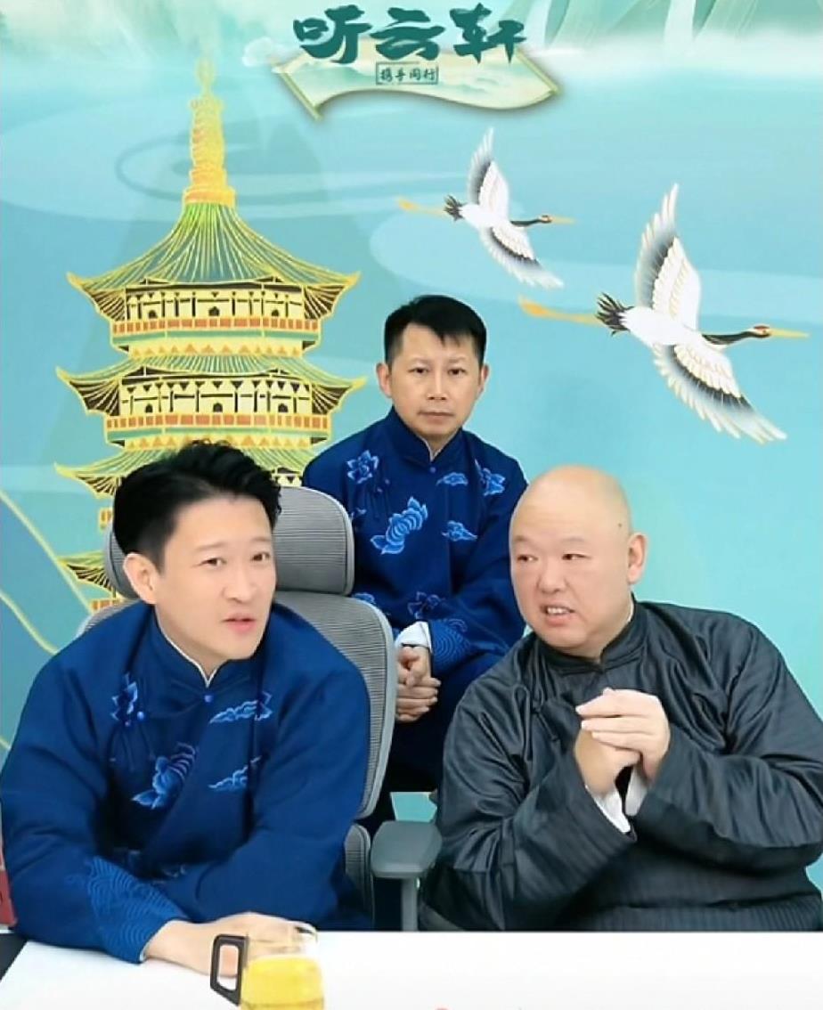 #相声界恩怨情仇#曹云金，对王玥波说：我跟李春艺是师徒，他总想当我大哥。曹云