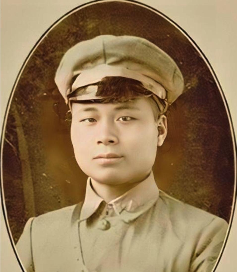 1980年，邱行湘去台湾探亲，回国前，蒋纬国给了他一大笔钱，邱行湘却说：“我这次