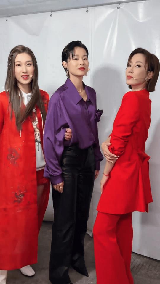 我没记错的话，当年胡杏儿表白黄宗泽就是这个妆造和舞台只可惜现在连同台都难了今