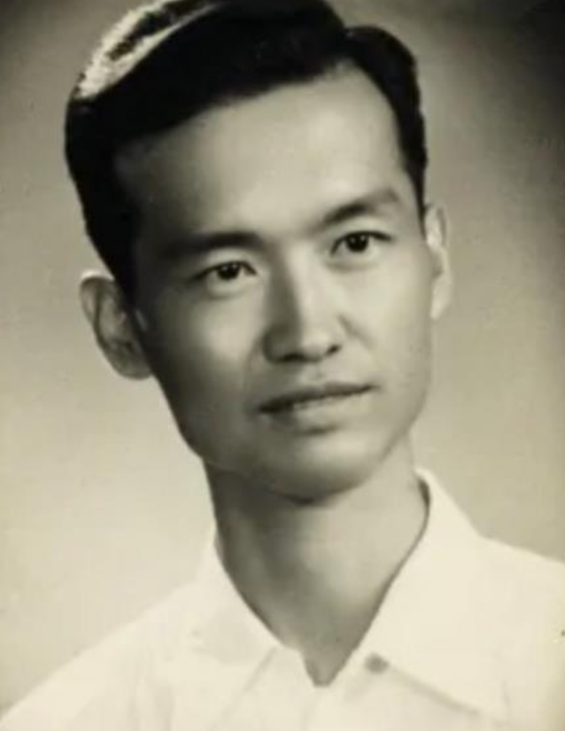 1947年，一敌军少校被我军俘虏，连长刚想审他。怎料，这名少校竟从容地说：“同志