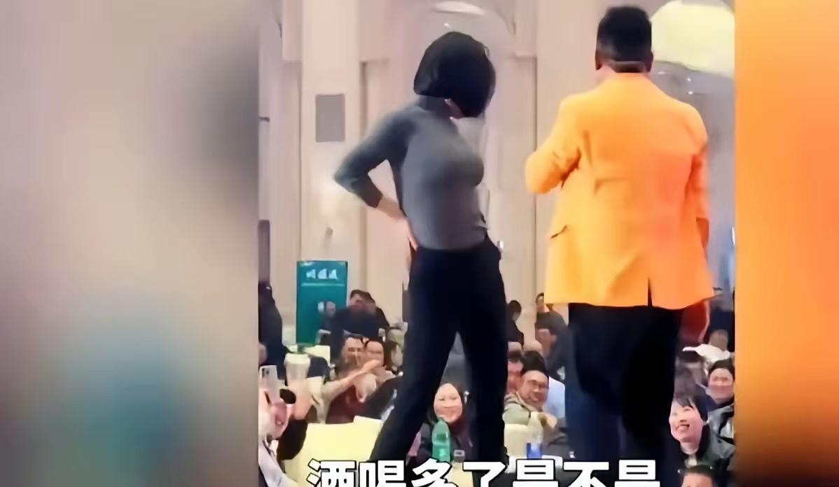 财务小姐姐年会一舞爆红，老板冷汗直冒：这热度该不该接？年会聚餐，酒过三巡，苏