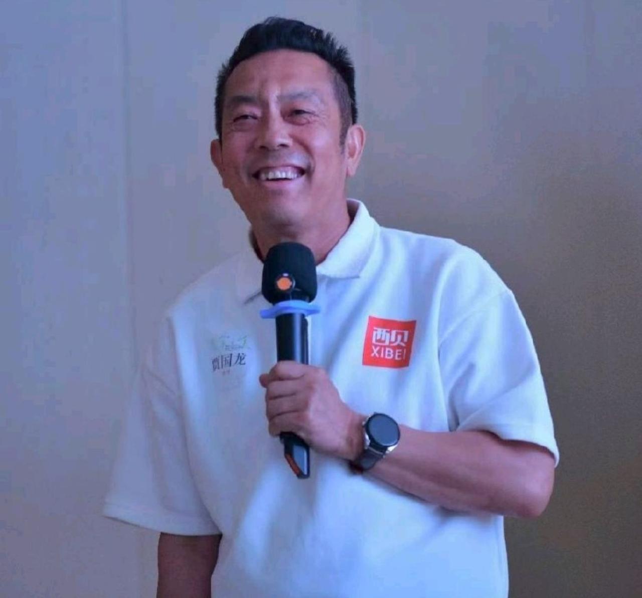 西贝贾国龙这个公关团队实在不行就换了吧。什么跟什么呀？本来西贝好不容易熬到风波