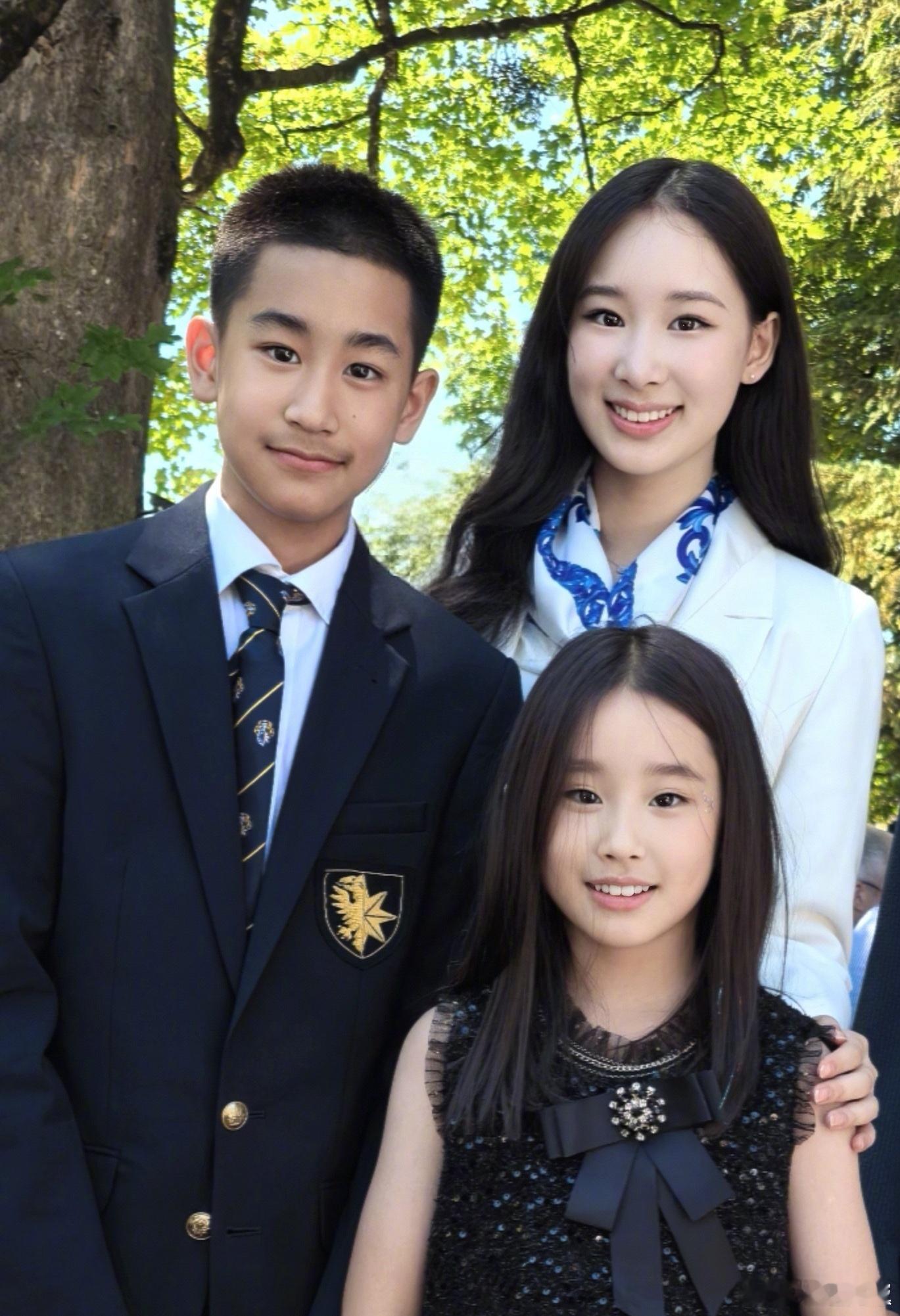赵文卓大女儿获得最高成就大奖赵文卓三个孩子共用一张脸分享三个孩子近况：“大女儿
