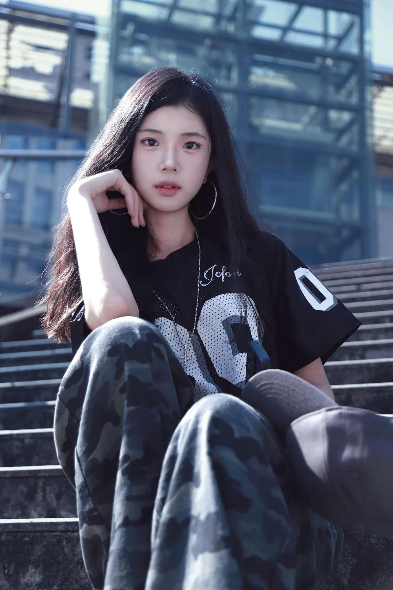 天台lookootd街拍楼梯拍照酷辣街头风街拍感ootd