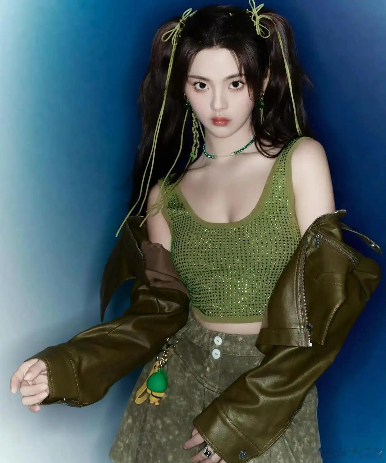 杨超越运动穿搭满是少女感，甜美灵动简直让人挪不开眼