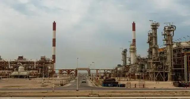 突然翻脸！特朗普全面封锁伊朗石油，现在看来中国才是最明智的特朗普上台后没多久