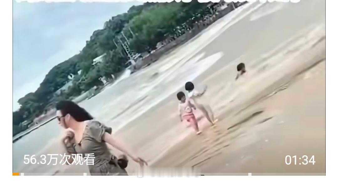 香港一家三口被巨浪卷走真是看得人又气又后怕！都挂八号风球了，还带着俩小孩去看3米