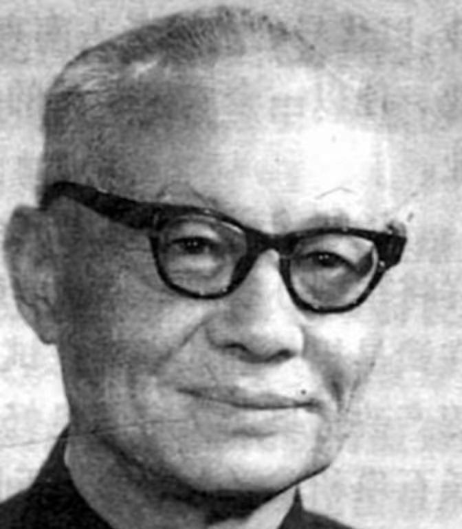 1979年，在一次大会上，杨显东鼓起勇气批评陈永贵，他说：“我认为动员全国各地学