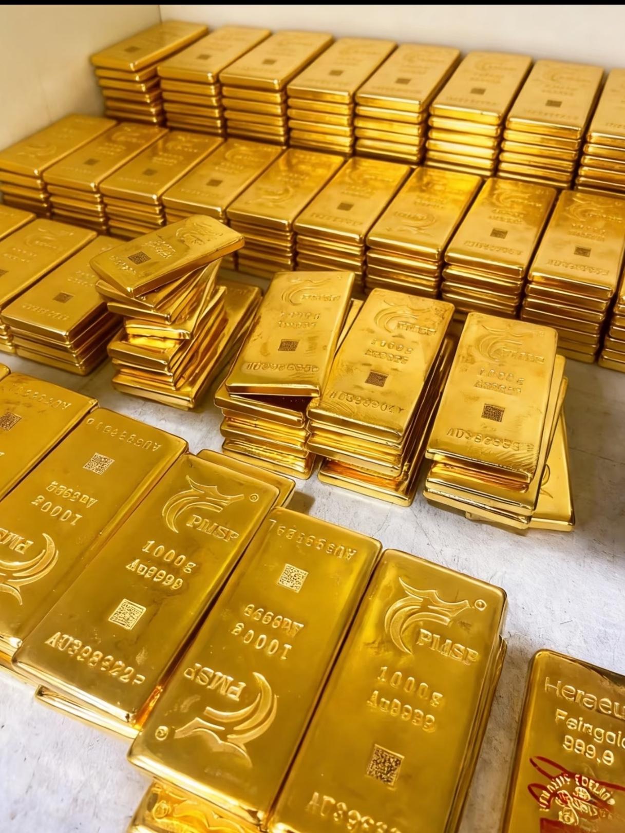 大量持有黄金的人，这次真要彻底坐不住了！8月20日，不是黄金跌了，而是金价从