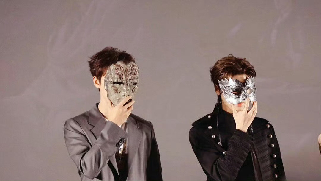 李昀锐摘面具被嘲了，看着很差劲吗？