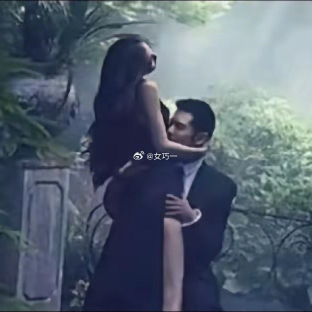 黄晓明和杨颖Angelababy的结婚照，当时真的挺大胆的
