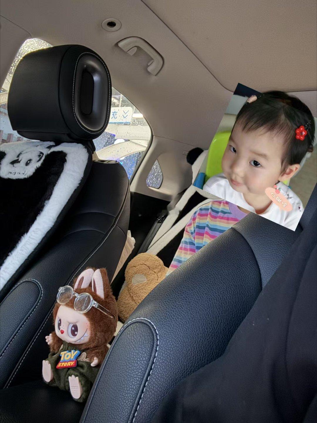 我妹买了个LABUBU，在那儿给我一顿炫啊！我说你也快40岁的人了，就别跟年轻人