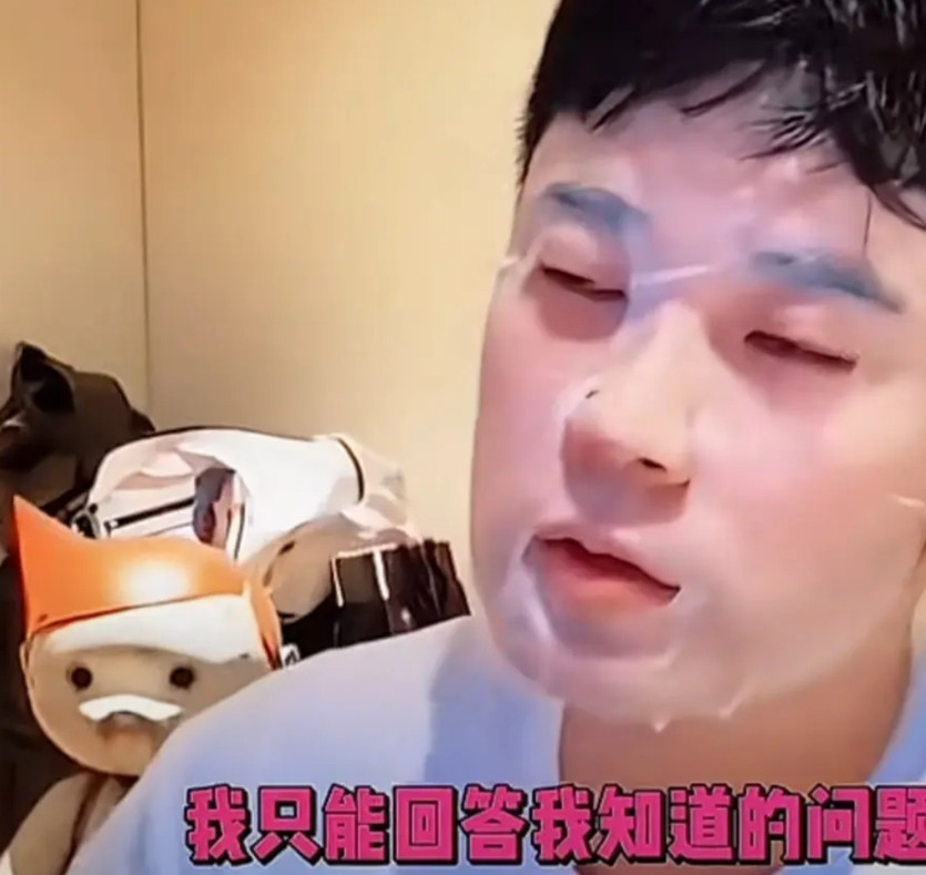 黄子韬终于看不下去了，他的直播间被鹿晗和关晓彤分手了吗？刷屏了，他无奈的警告直