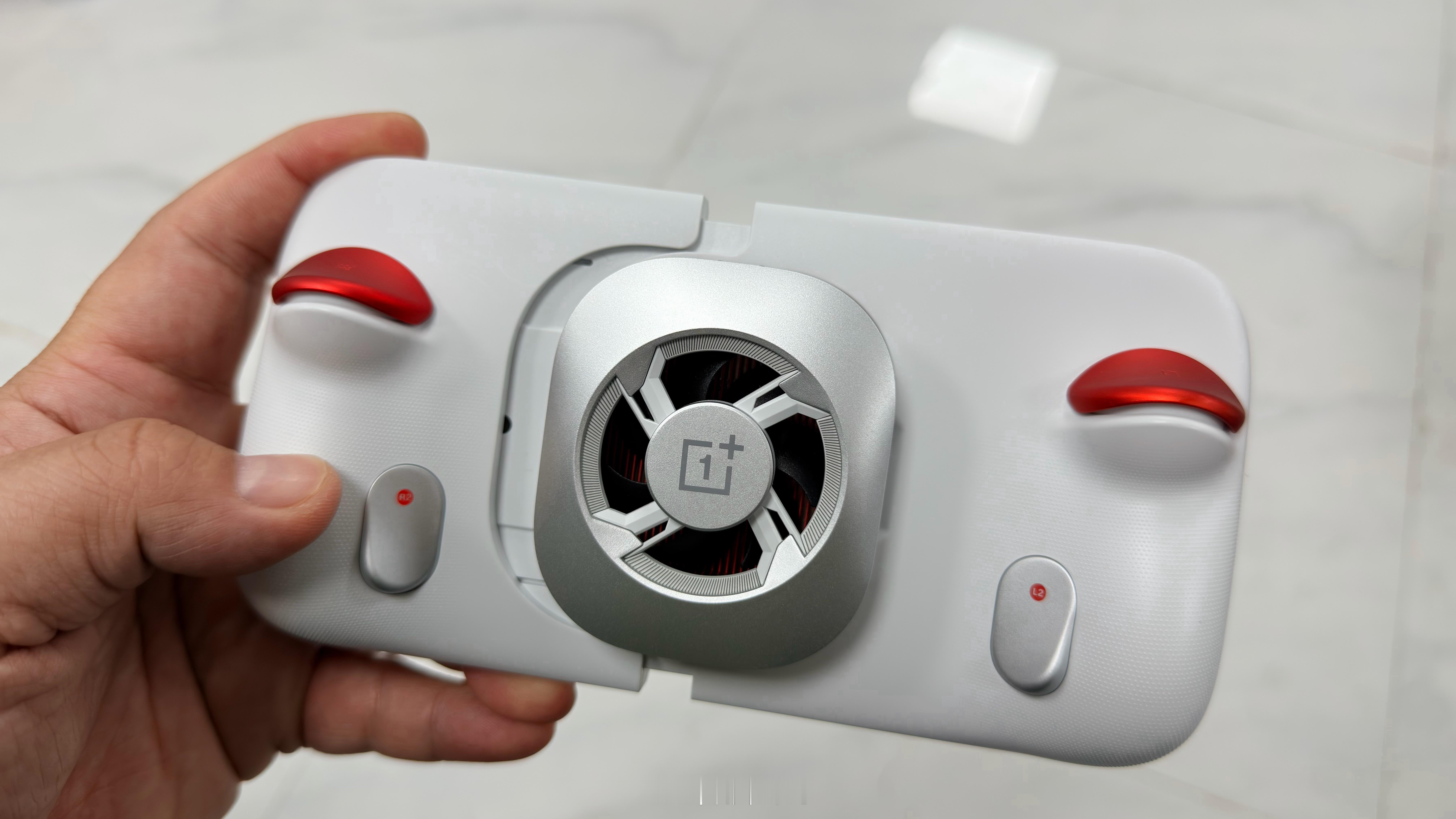 「双形态一枪封神」的一加Ace6至尊版！三角洲，走起，真爽！ 