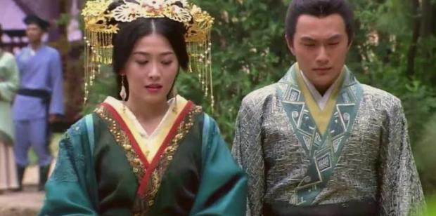 公元前115年，32岁的卫青迎娶43岁的寡妇平阳公主为妻。新婚夜，宾客散去，卫青