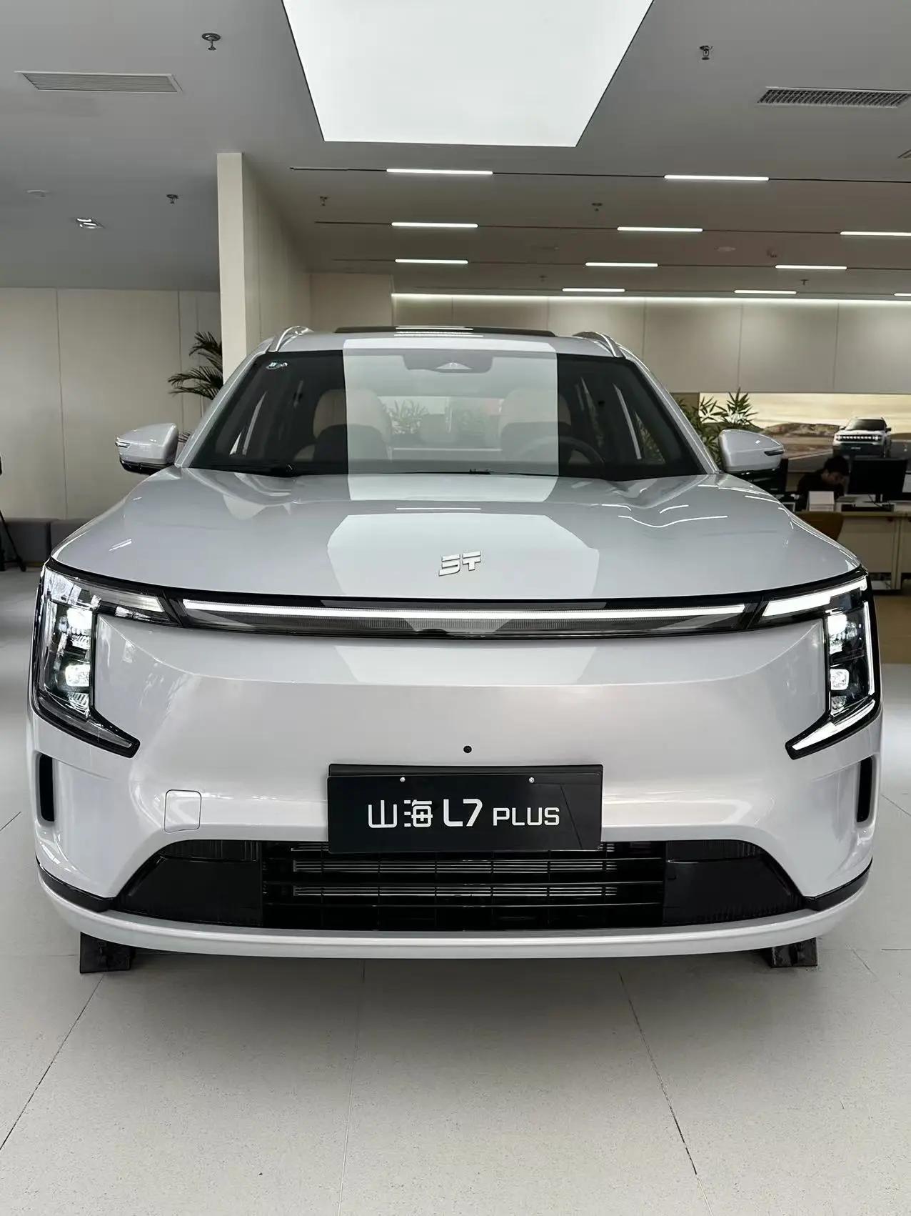 🚗动力和续航这块，顶配纯电续航220公里，日常市区代步完全够用，平时通勤基本不