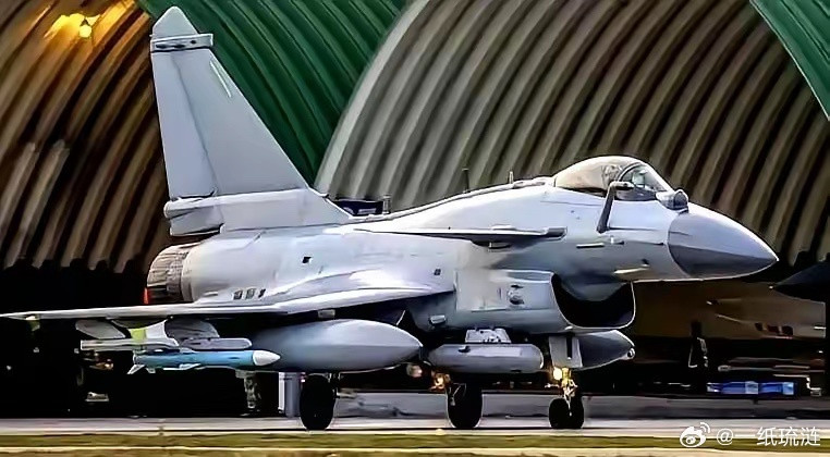 央视披露的这个细节，看得我后背发凉，外机这是真敢动手啊！3月25号，我们的飞行员