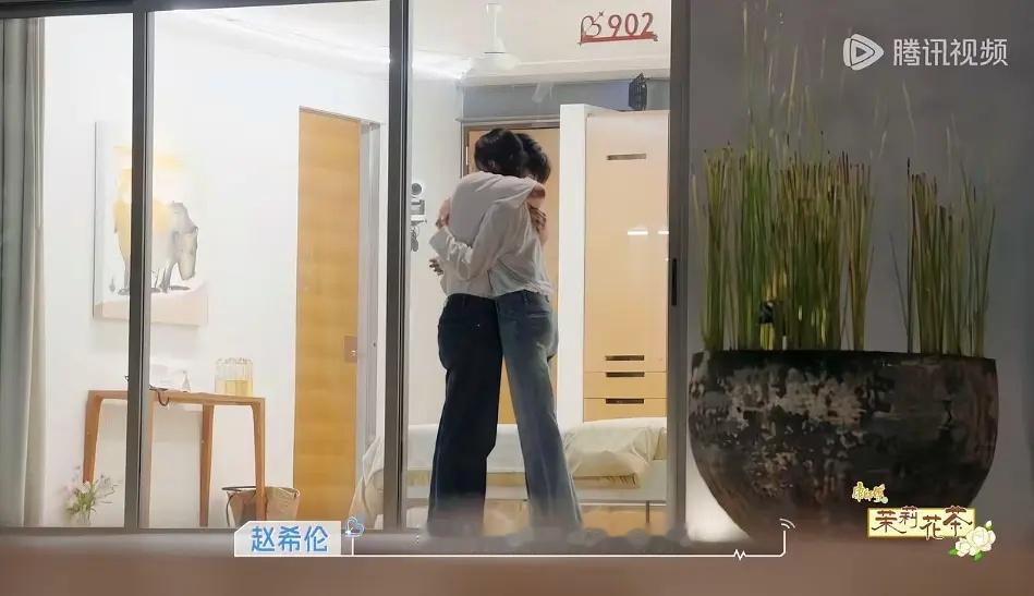 所以真不怪没人磕，这哪来的cp感啊两个人腰线是一样的心动的信号​​​
