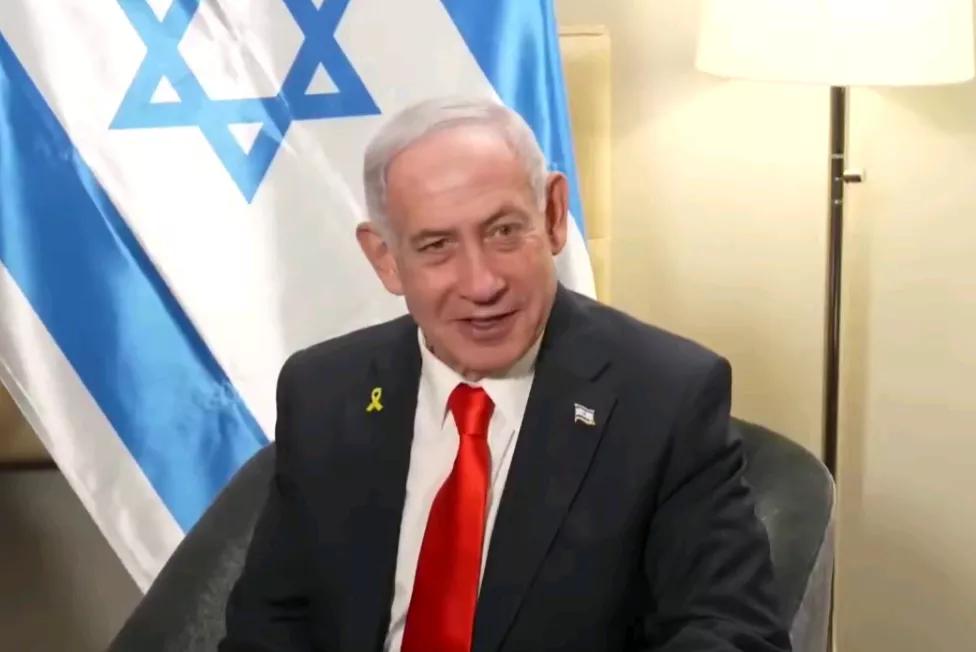 半岛电视台报道，当地时间25日，以色列总理内塔尼亚胡证实，他已于日前和美国总统中