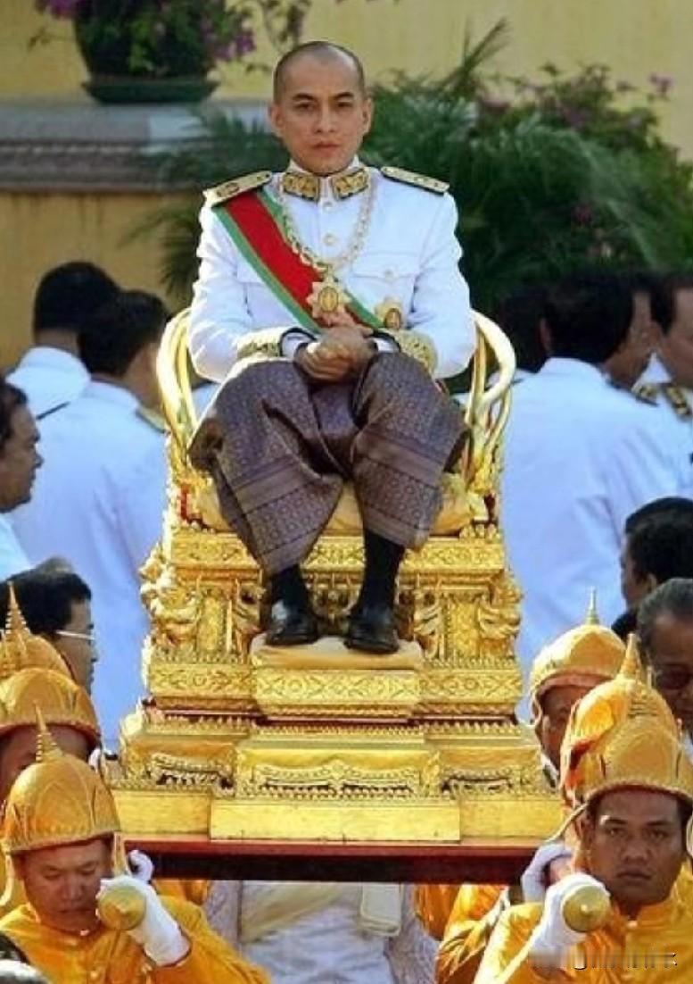 知子莫如父！！西哈努克他深知，自己那搞艺术的儿子，根本不是玩政治的料，如果把枪
