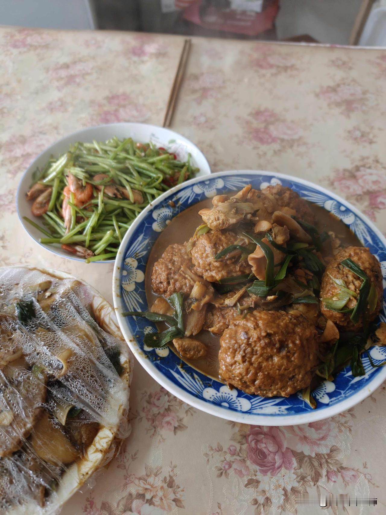 为什么江浙沪菜不放辣椒也很好吃？经常在外面吃，发现川渝菜挺好吃，味道麻辣。江西