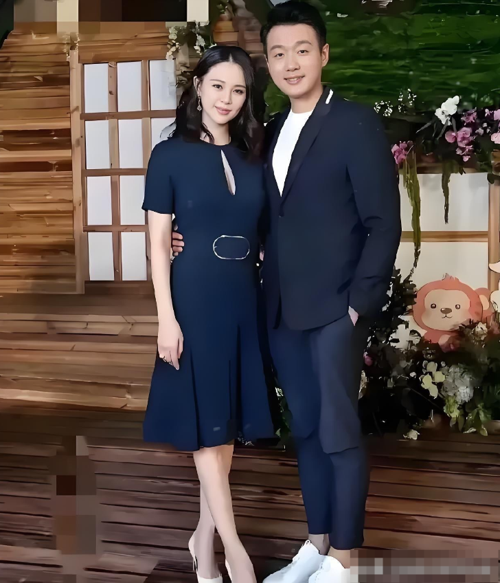 娱乐圈里面幸福的一对姐弟恋！佟大为一看就是人品好，演技好，不炒作的好男人，工作时