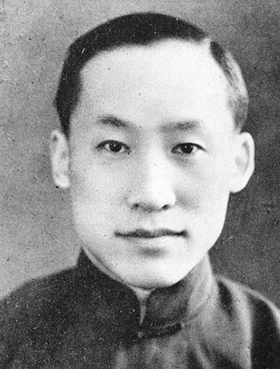 1972年，钱三强走在大街上，突然被一衣衫褴褛的老人拉住，90度鞠躬：“给我点钱