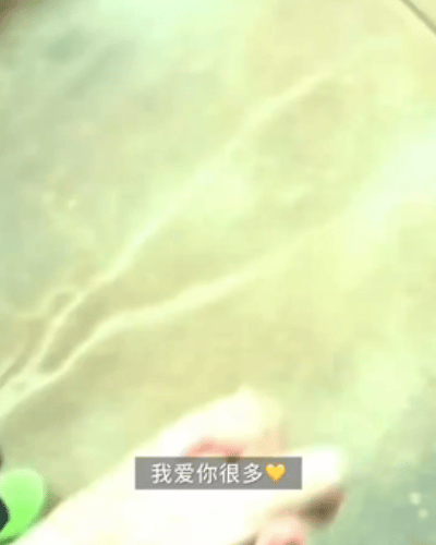 张柏芝对儿子的教育好细节每次看张柏芝和儿子的互动都被暖到。孩子问天真的问题，她