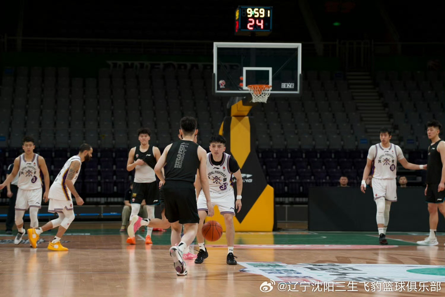 给俱乐部点赞辽篮俱乐部邀请本赛季购买套票的球迷现场观看了辽篮与北控的内部教学赛。