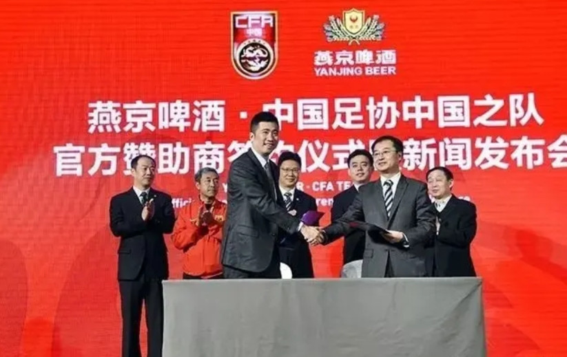 现在网民还是很厉害的，国足这么烂，以前国人怎么骂都没有用，该踢球踢球，该吃海参还
