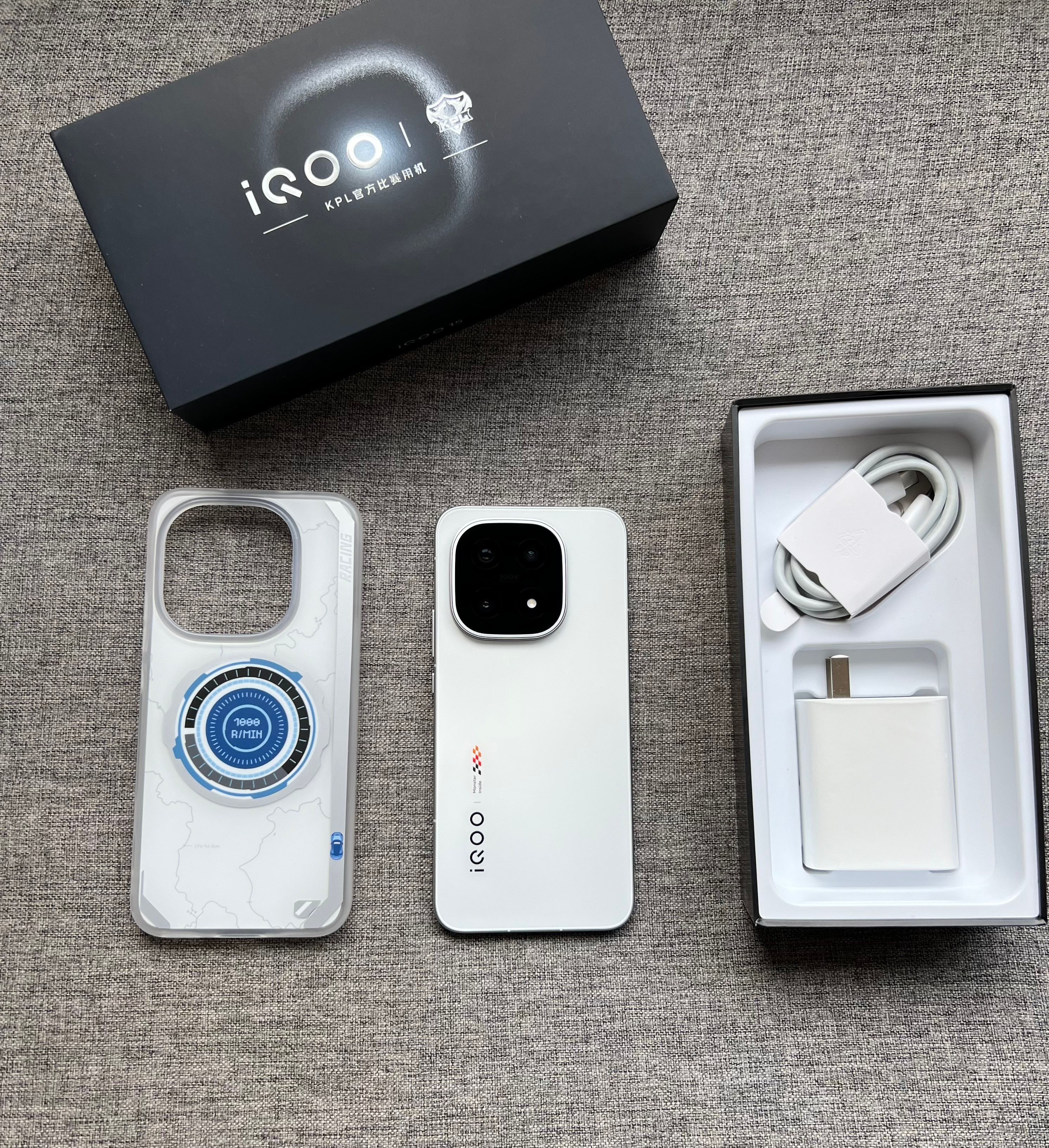 iQOO1516+512G传奇，成色完美，电池效率100，全套附送磁吸保护壳