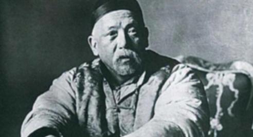 民国时期，据袁世凯贴身侍卫陶树德回忆：袁世凯每天5点起床后，先喝鸡汤、牛肉汤开胃