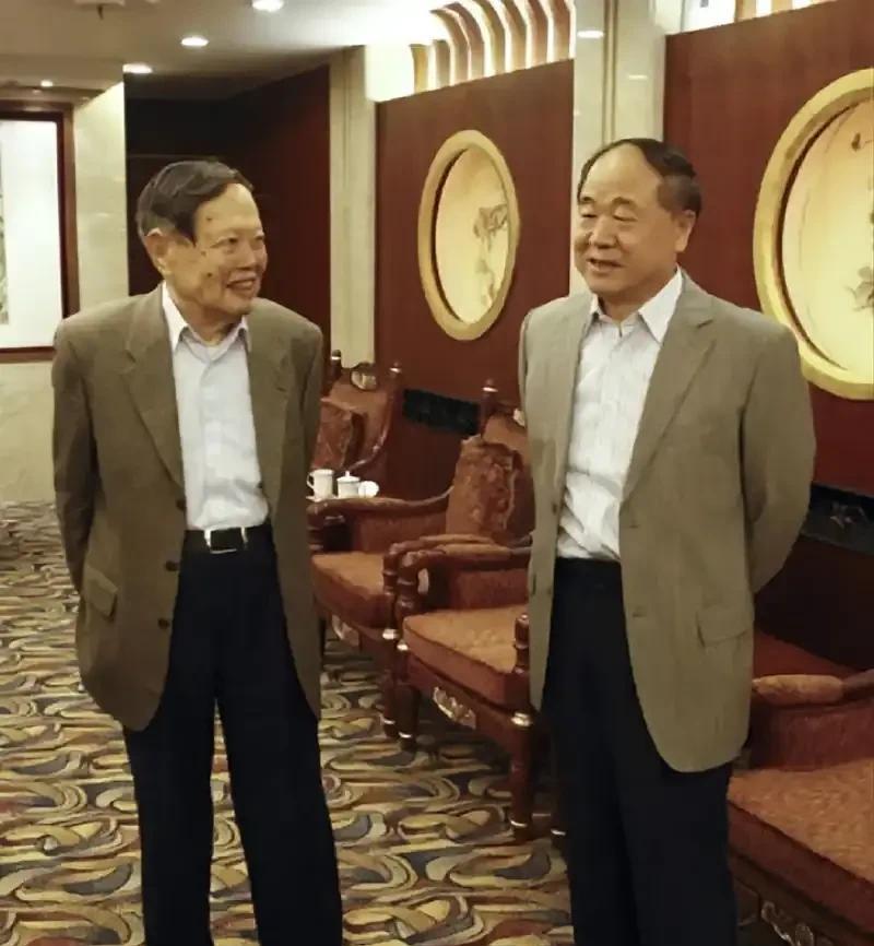 主持人问莫言你幸福吗？他说我不知道，因为我从来没有考虑这个问题。幸福就是什么都不