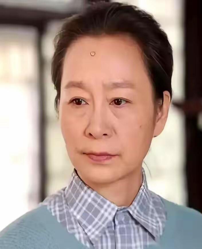 不困于过往，自成光芒：奚美娟的“大女主”人生怀孕时遭丈夫提离婚，独自将儿子抚