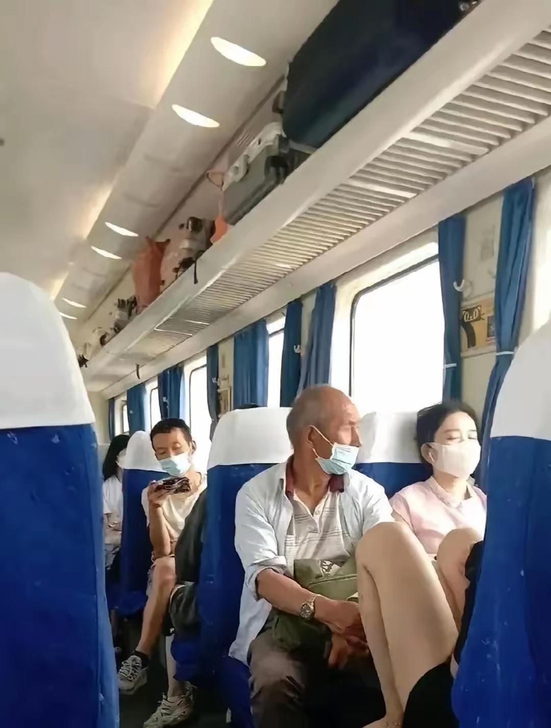 真是难为大爷了，一路上都不敢正视，眼睛都不敢超前看。