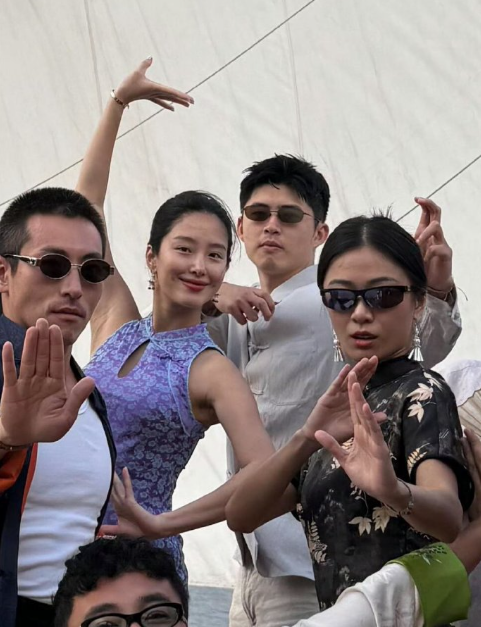 杨采钰首次公开与老公合照​​​