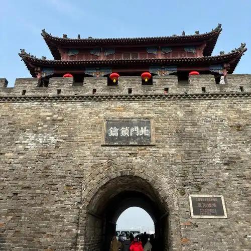 襄阳不是郭靖守的好，是城池修的确实不错，四面环水，天生易守难攻读《射雕英雄传