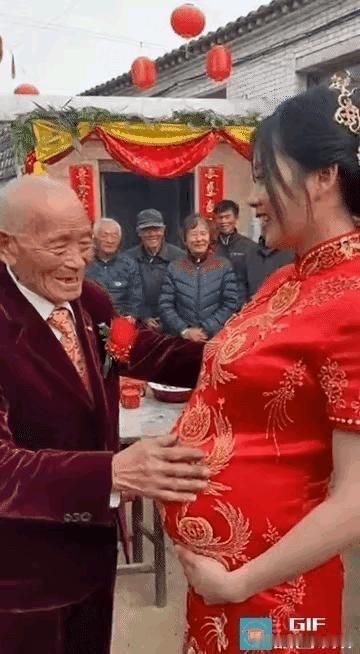 这是我大爷厉害不？不但老年结婚还老来得子真是羡慕，这种实力超越99%中国男