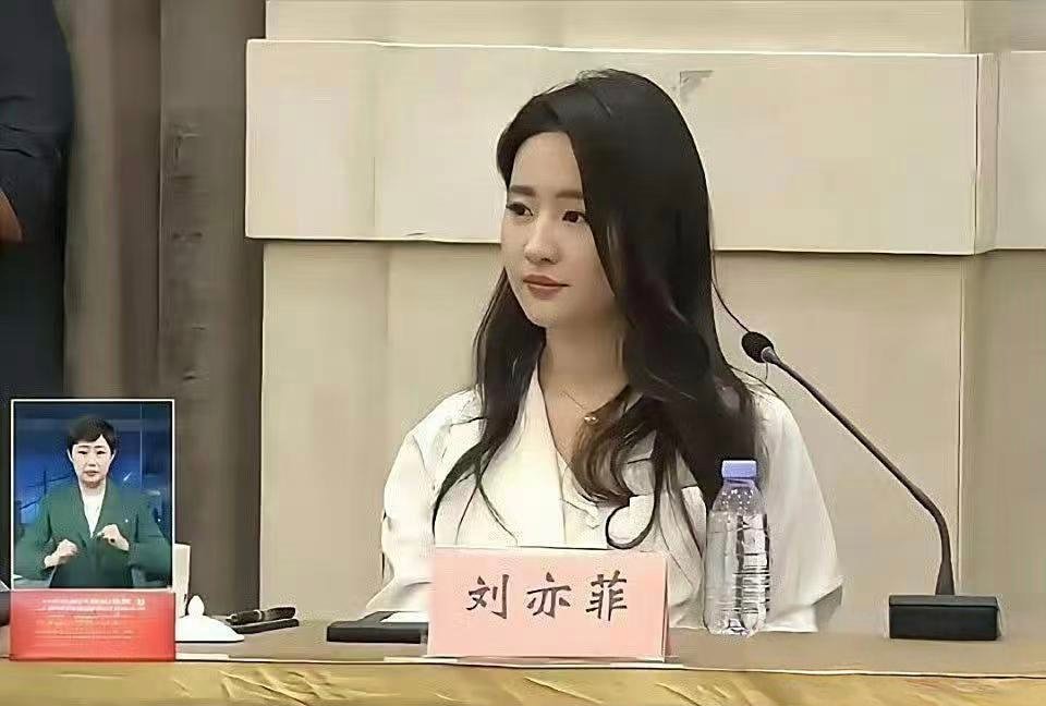 刘亦菲这可是央视镜头啊，无美颜无滤镜的。