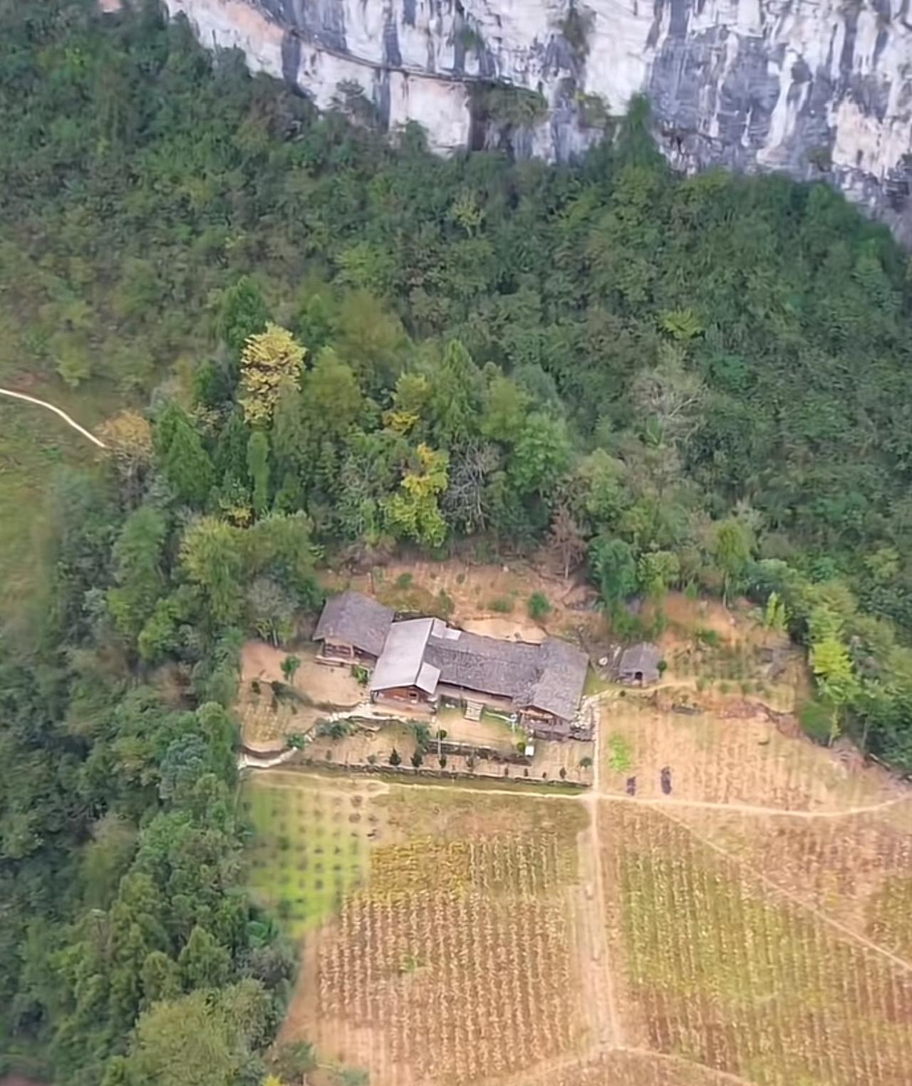 湖北大山深处发现一户人家，独占一个山头，一家人隐居深山长达五十多年，前后坐拥良