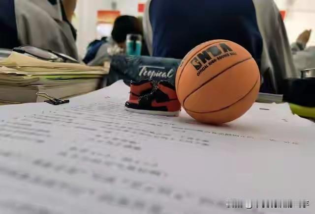 有没有发现初中男生更容易掉队，高中男生成绩也更容易提分？小学乖巧听话认真，然后