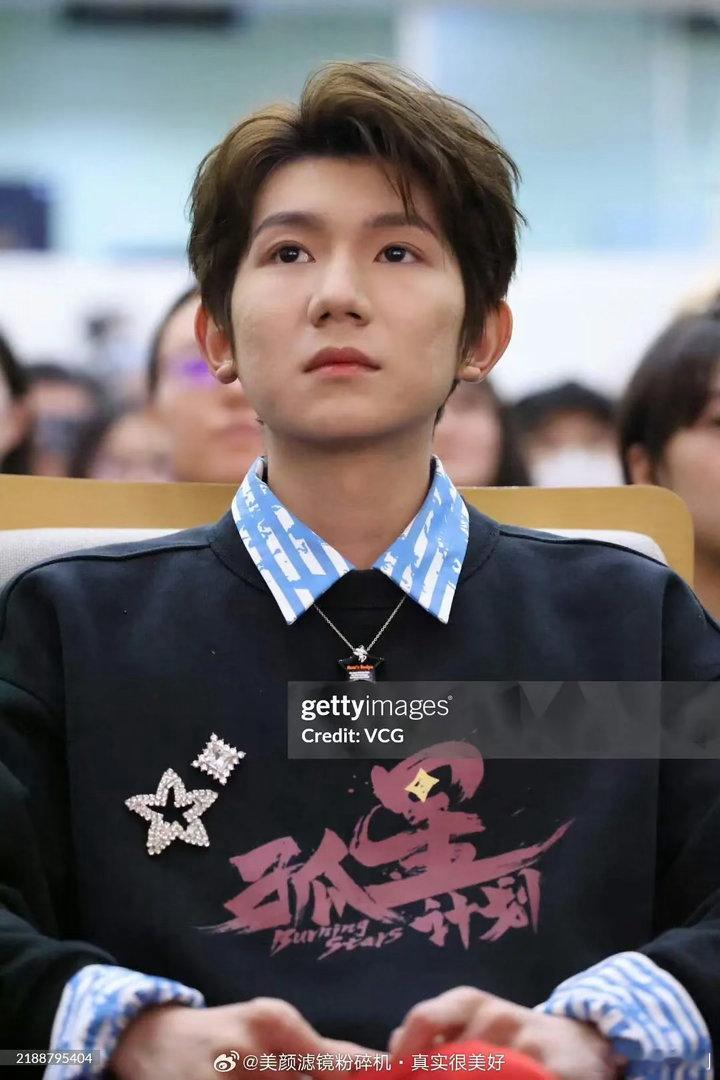 二字做医美了吗好久不见怎么长这样了