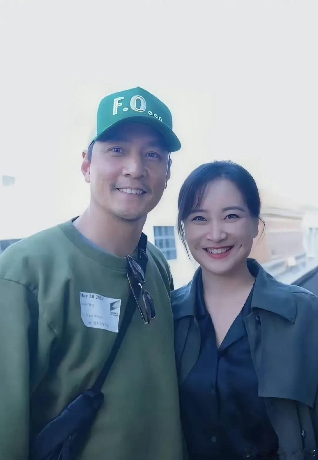 一张是吴彦祖发的，一张是贾玲助理发的，这差距……​​​