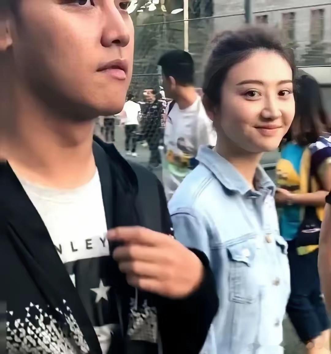 2023年，景甜来学校时拍的。景甜这颜值太能扛了，就算是路人原相机也是超美​​