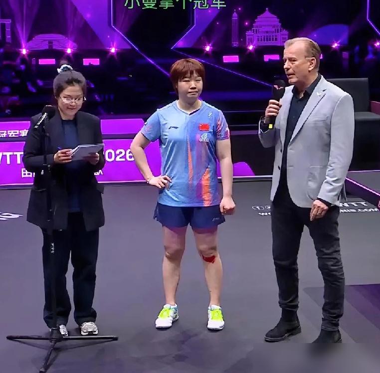 WTT重庆冠军赛女单1/4决赛，蒯曼4-2干翻世界第一孙颖莎，闯进四强。之前